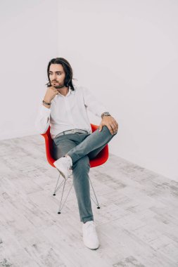 zarif yakışıklı adam