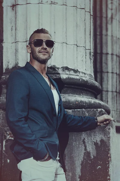 Başarılı olgun adam