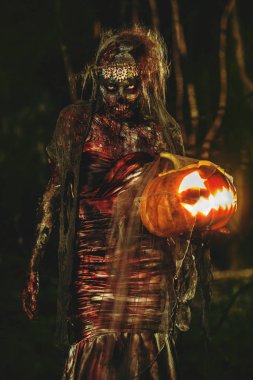 gece mezarlığı korku