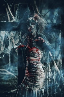 terk edilmiş mezarlığı hayalet