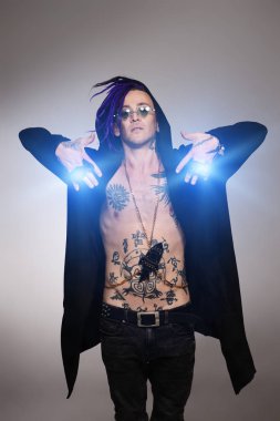 Heavy metal şarkıcı