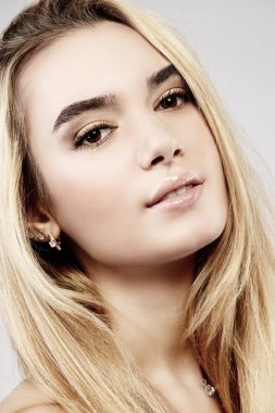 Güzel yüz portresi.