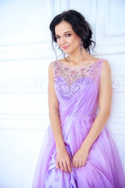 gelin hanım gülümseyerek