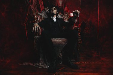 gizemli kasvetli adam