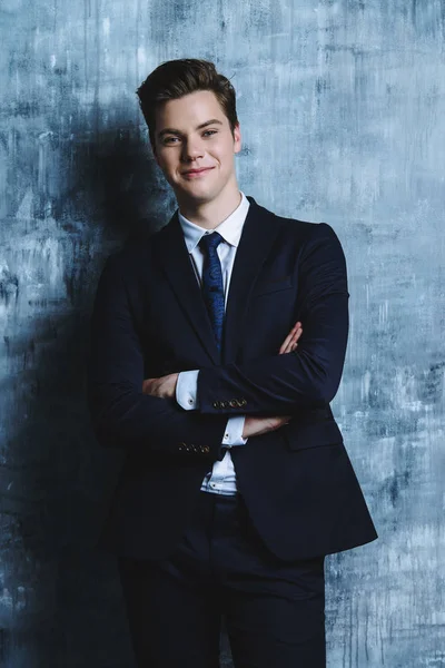 Klasik takım elbiseli adam