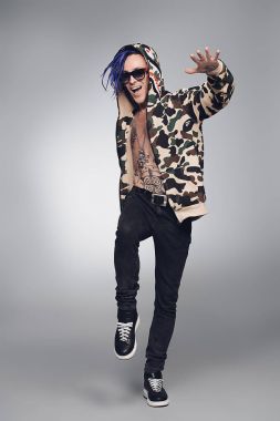 heyecanlı rock müzisyeni