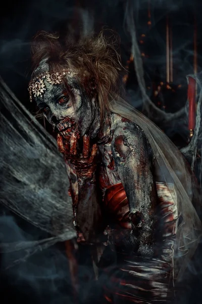 korku bir mezarlık üzerinde