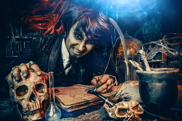 deli Simyacı adamın