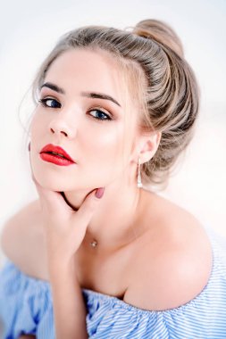 Kırmızı ruj günaha