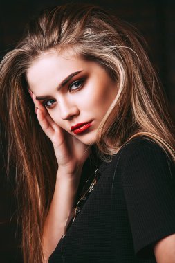 çekici kırmızı dudaklar