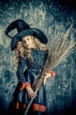 süpürge ile tatlı cadı