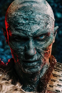 zombi kar adam