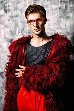 abartılı erkek modeli