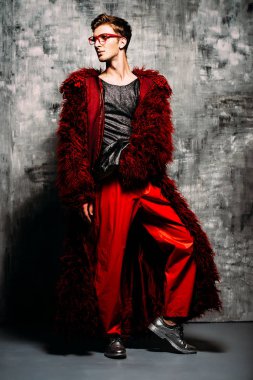 tam uzunlukta adam portresi 