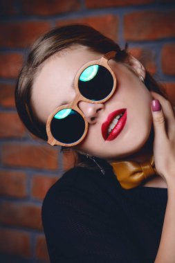 Gençlik için güneş gözlüğü