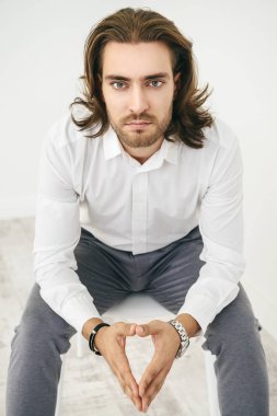 bakımlı genç adam 