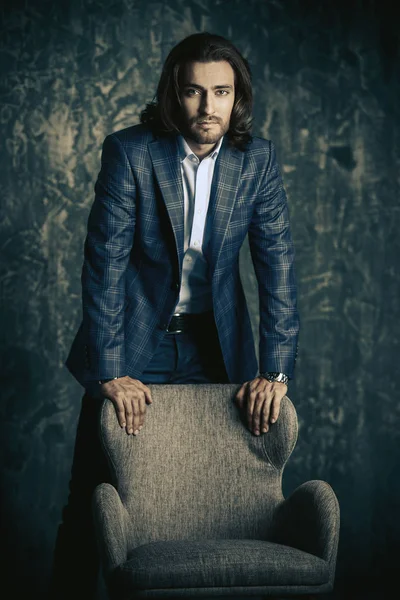 zarif klasik takım elbise