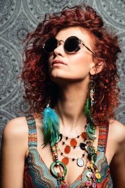 güneş gözlüğü küpe ve boncuk