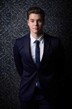 klasik şık takım elbise 