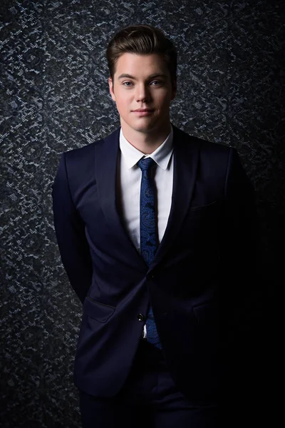 klasik şık takım elbise 