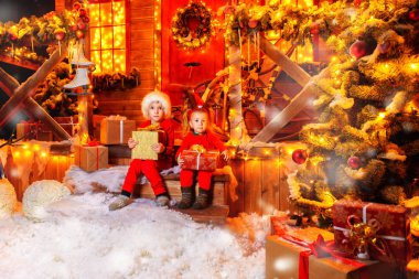 çocuklara hediyeler ile