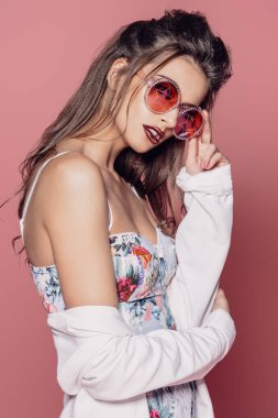 yıldız ile güneş gözlüğü