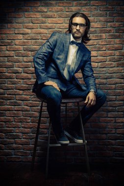 Vogue atış yakışıklı adamın