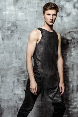 abartılı erkek modeli