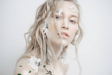 şehvetli sarışın genç kadın