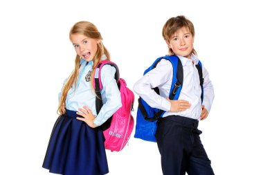 öğrenciler okul üniformalı