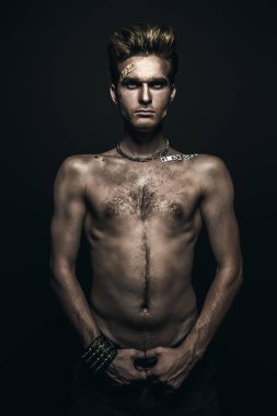 üstsüz kötü çocuk