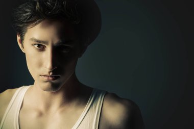 dalgın adam arıyor