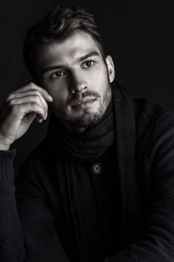 yakışıklı erkek modeli