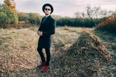 yakışıklı erkek modeli