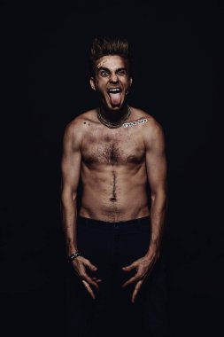 üstsüz kötü çocuk