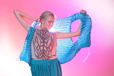 pembe arka plan üzerinde