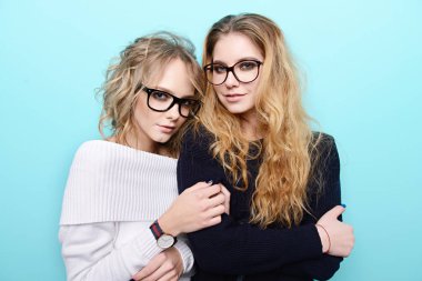 Akıllı Kız bardaklarda