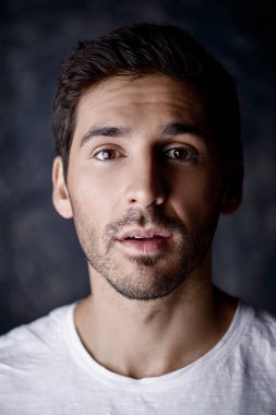 Şaşırdım genç adam.