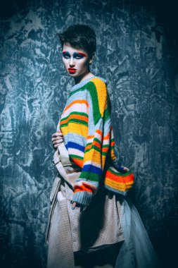 çağdaş serin giysi