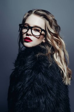 Çekici Genç Kadın 