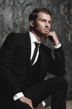 zarif yakışıklı adam