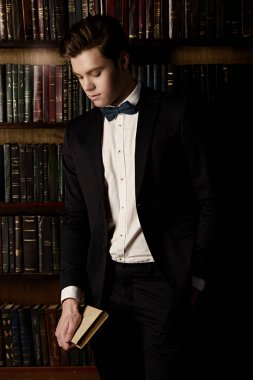 Şık takım elbiseli adam 