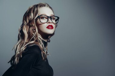 Gözlüklü muhteşem