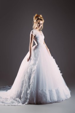 lüks beyaz gelinlik