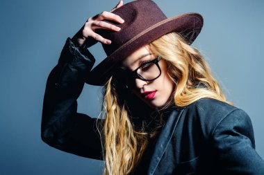 Çekici Genç Kadın