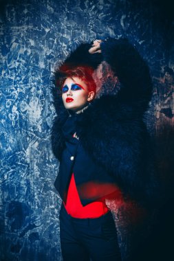 çağdaş serin giysi