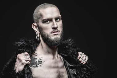 hipster adam dövme ile