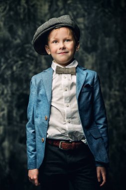 retro tarzı delikanlı