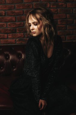 esrarengiz kız siyah