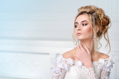 Düğün için saç modeli